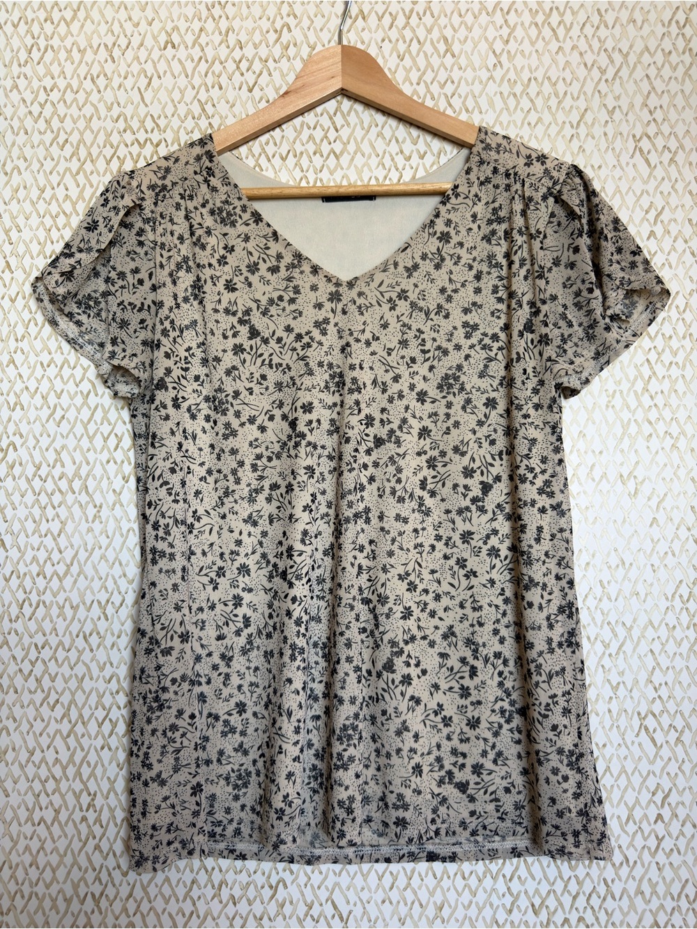 Papermoon Stitch Fix Cream Navy Ditsy Floral V Neck Flutter Sleeve Top Size S